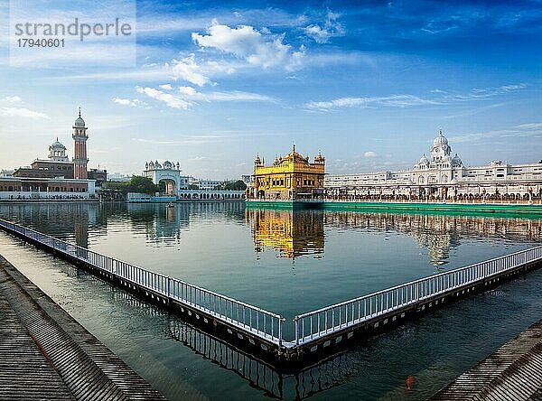 Sikh-Gurdwara Golden Temple (Harmandir Sahib) am Morgen. Amritsar  Punjab  Indien  Asien