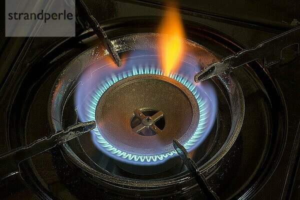 Symbolbild  Gaskocher  Gaspreis  Gaspreiserhöhung  Energie  Energiekosten  Gasflamme