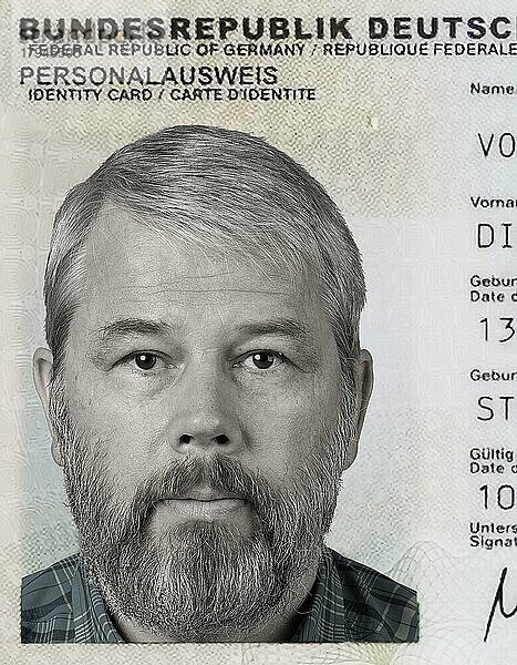 Personalausweis Mann 55 Jahre alt  biometrisches Passfoto