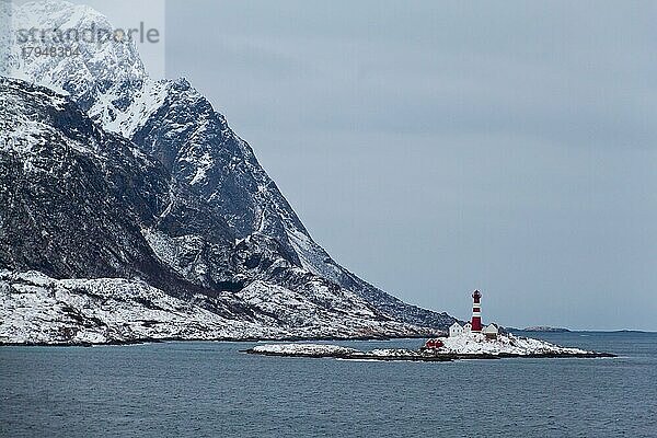 Landegode Leuchtturm  Winter  Atlantikküste  Nordland  Norwegen  Europa