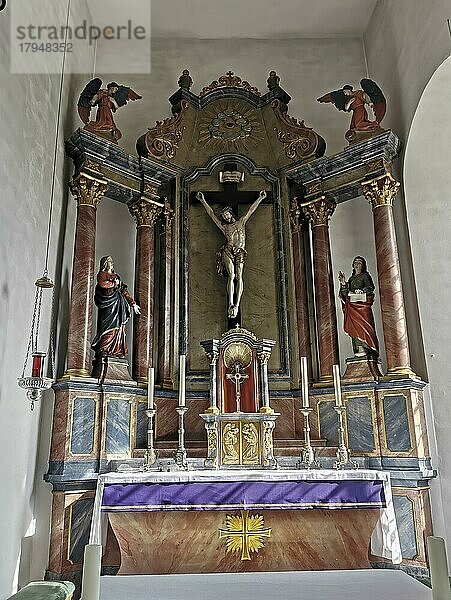 Innenraum der Kirche von Simmershausen  Gemeinde Hilders  Landkreis Fulda  Hessen  Deutschland  Europa