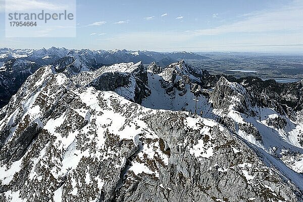 Alpenpanorama  Luftaufnahme  Schneebedeckte Berge im Winter  Ammergauer Hochplatte  Ammergauer Alpen  Bayern  Deutschland  Europa