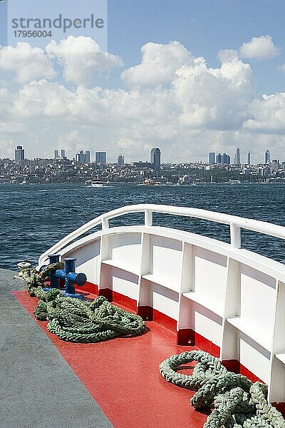 Stadtbild von einem Boot aus  Istanbul