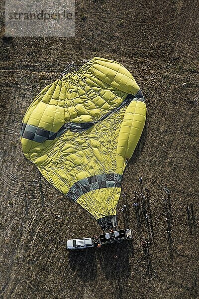 Kollabierter Heißluftballon am Boden in Kappadokien  Nevsehir  Türkei  Asien
