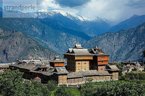 Bhimakali-Tempel  Traditionelle Architektur von  Holzschichten wechseln sich mit Steinbruch ab  der Muttergöttin Bhimakali gewidmet  Sarahan  Kinnaur  Himachal Pradesh  Indien  Asien