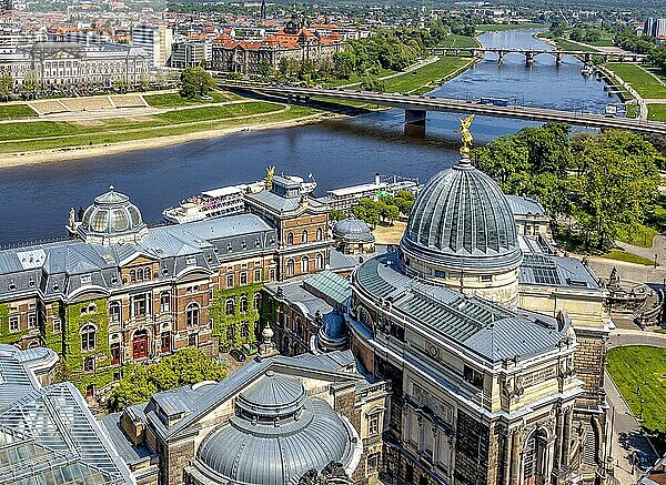 Blick von oben auf einen Teil der Dresdner Innenstadt  Dresden  Sachsen  Deutschland  Europa
