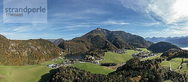 Drohnenaufnahme  Krottensee mit Schloss Hüttenstein und Schafberg  Ortschaft Winkl bei Sankt Gilgen am Wolfgangsee  Salzkammergut  Land Salzburg  Österreich  Europa