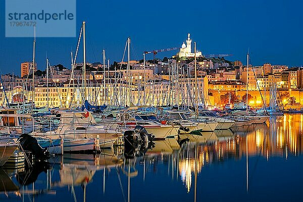 Marseille Old Port (Vieux-Port de Marseille) with yachts and Basilica of Notre-Dame de la Garde in the night  Marseille  Frankreich  Europa