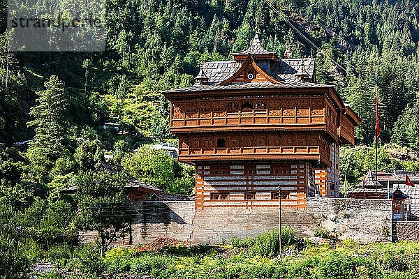 Bhimakali-Tempel  Traditionelle Architektur von  Holzschichten wechseln sich mit Steinbruch ab  der Muttergöttin Bhimakali gewidmet  Sarahan  Kinnaur  Himachal Pradesh  Indien  Asien