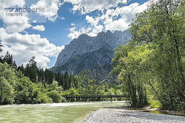 Fluss Enns  Gipfel der Hochtorgruppe  Nationalpark Gesäuse  Steiermark  Österreich  Europa