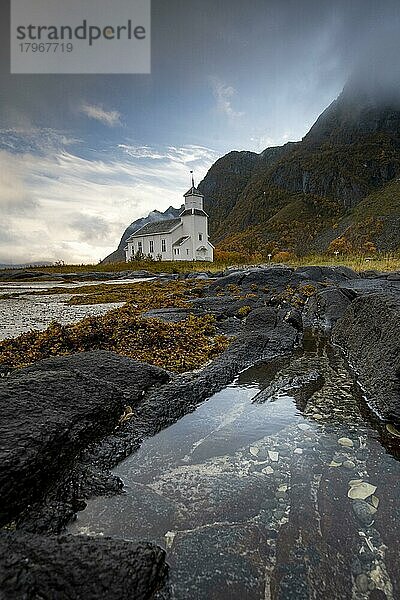 Kirche von Gimsøy  Gimsoykirke  Gimsoy  Lofoten  Norwegen  Europa