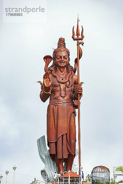 Statue des Gottes Shiva am heiligen See von Ganga Talao im Süden der Insel Mauritius