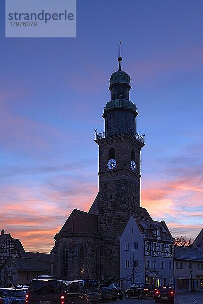 Silhouette der Johanniskirche am Abendhimmel  Lauf an der Pegnitz  Mittelfranken  Bayern  Deutschland  Europa