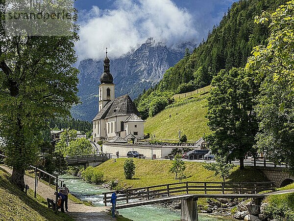 Die Pfarrkirche Sankt Sebastian in Ramsau bei Berchtesgaden  Bayern  Deutschland  Europa