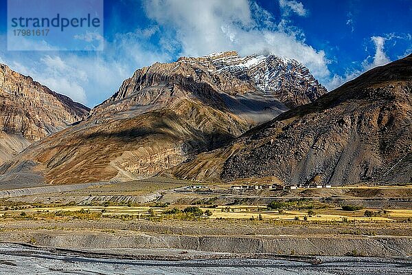 Dorf im Himalaya im Pin-Tal  Himachal Pradesh  Indien  Asien