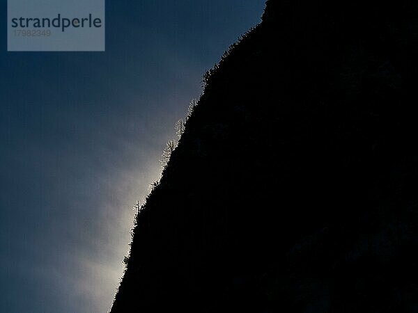 Wolken über Bergsilhouette  Hochtorgruppe  Nationalpark Gesäuse  Steiermark  Österreich  Europa