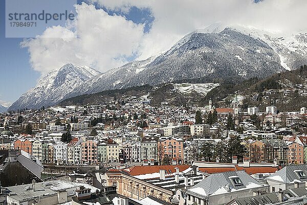 Stadtansicht  Karwendelgebirge  Innsbruck  Tirol  Österreich  Europa