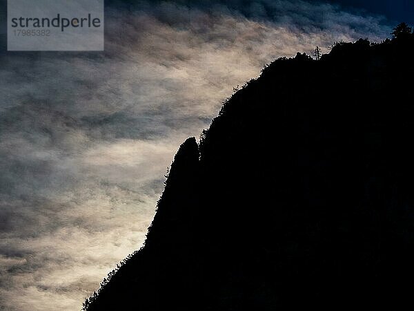 Wolken über Bergsilhouette  Hochtorgruppe  Nationalpark Gesäuse  Steiermark  Österreich  Europa