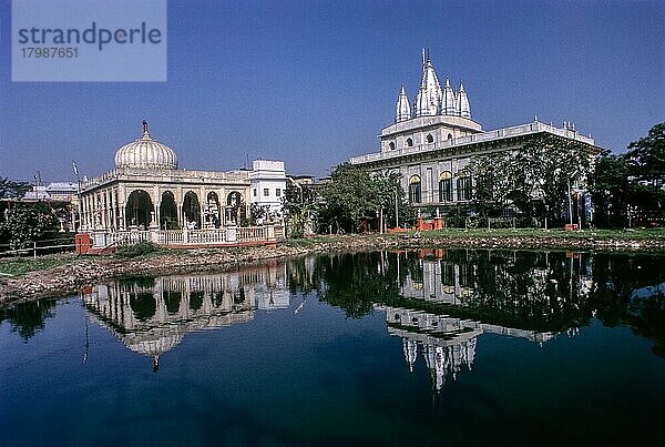 Parshwanath Jain-Tempel mit Spiegelung in Kolkata oder Kalkutta  Westbengalen  Indien  Asien