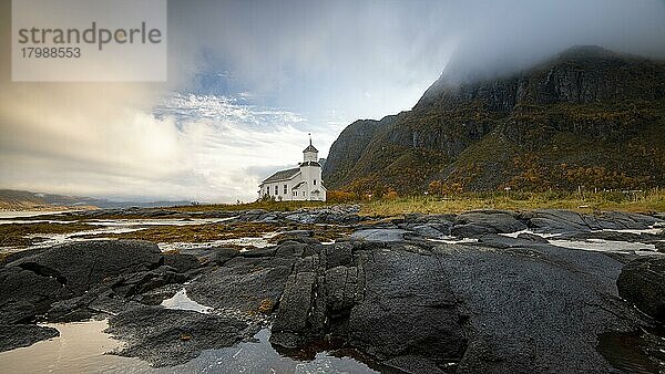 Kirche von Gimsøy  Gimsoykirke  Gimsoy  Lofoten  Norwegen  Europa