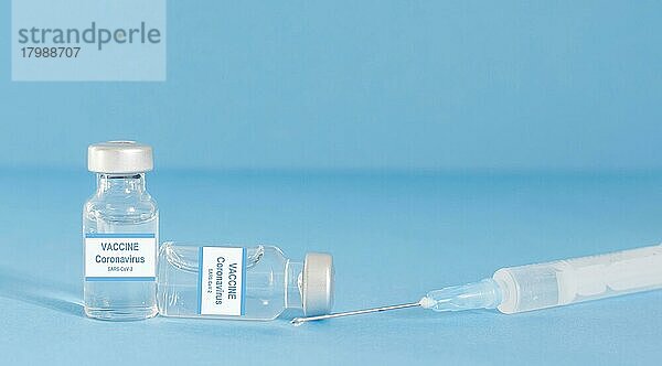 Konzeptfoto für eine weltweite Pandemieimpfung  Beginn der Massenimpfung gegen das Coronavirus COVID-19  Influenza oder Grippe  weltweite Immunisierung. Selektiver Fokus