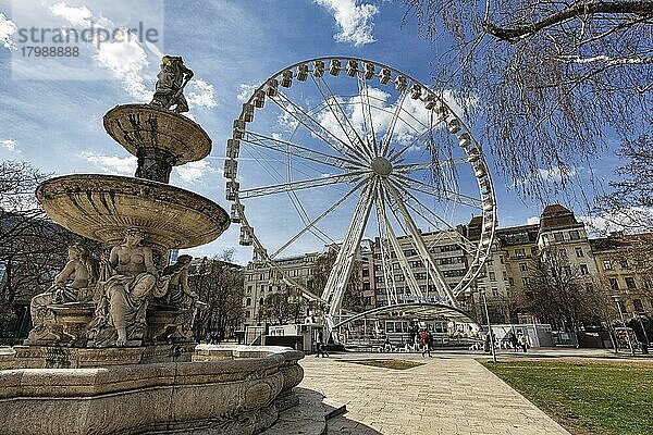 Danubius-Brunnen und Riesenrad Budapest Eye  Elisabethplatz  Erzsébet tér  Gegenlicht  V. Bezirk  Stadtzentrum  Budapest  Ungarn  Europa