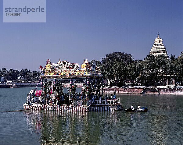 Mariyamman teppakulam  Vandiyur-Tank  während des Float-Festivals in Madurai  Tamil Nadu  Indien  Asien