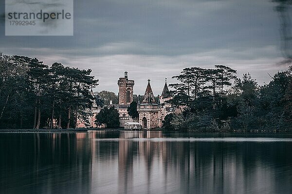 Franzensburg  Langzeitbelichtung  Schlosspark Laxenburg in Niederösterreich