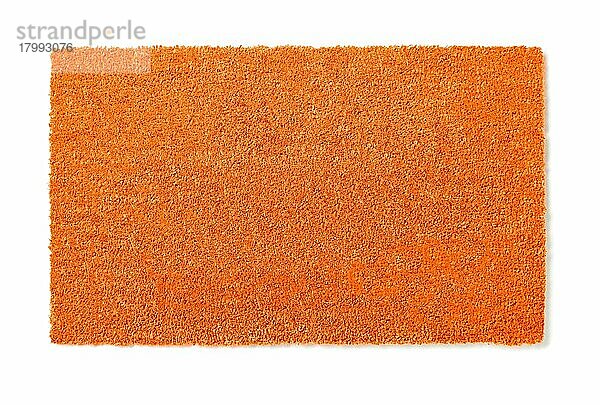 Blank orange Fußmatte vor weißem Hintergrund Textfreiraum