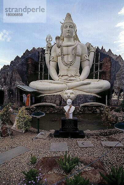 65 Fuß hohe Statue von Lord Shiva  eines der beliebtesten spirituellen Ziele in Bengaluru  Bangalore  Karnataka  Indien  Asien