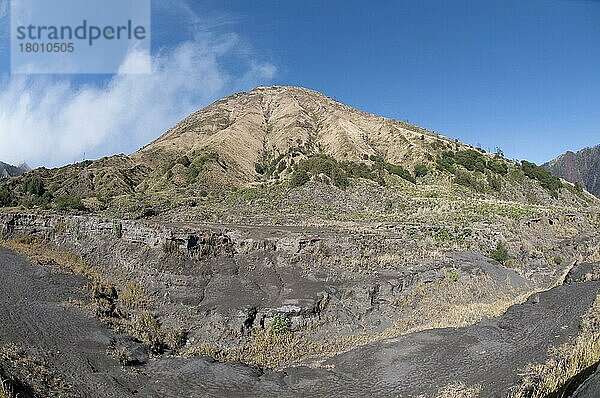 Schlucht vor dem Vulkan  Berg Batok  Bromo Tengger Semeru N. P. Ost-Java  Indonesien  Asien