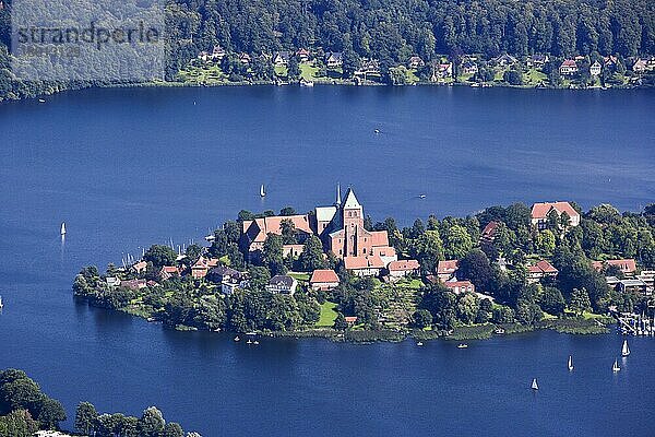 Ratzeburger Dom  Ratzeburg  Lauenburgische Seen  Domsee  Schleswig-Holstein  Deutschland  Europa