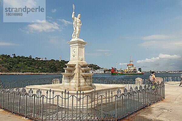 Neptun-Denkmal an Hafeneinfahrt  Havanna  Kuba  Mittelamerika