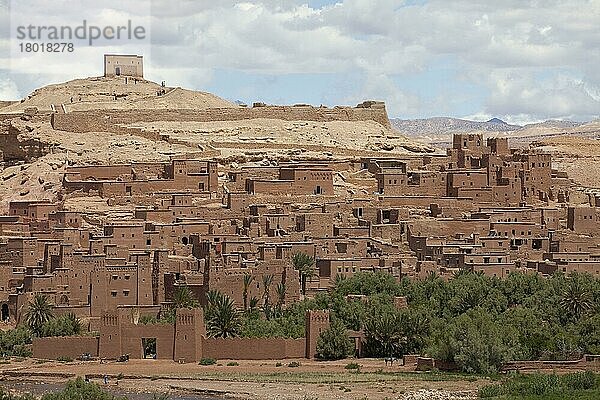 Ansicht des alten Ksar (befestigte Stadt) mit Kasbahs  Ait Benhaddou  Souss-Massa-Draa  Marokko  Mai  Afrika