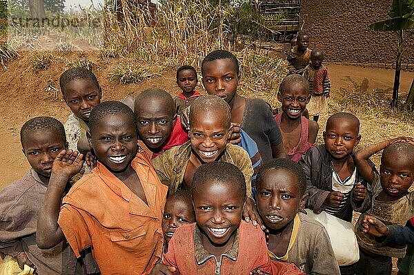Gruppe lächelnder Kinder  Ruanda  Afrika