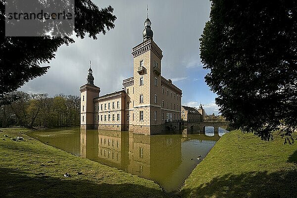 Wasserschloss Gracht  Herrenhaus  Erftstadt  Nordrhein-Westfalen  Deutschland  Europa