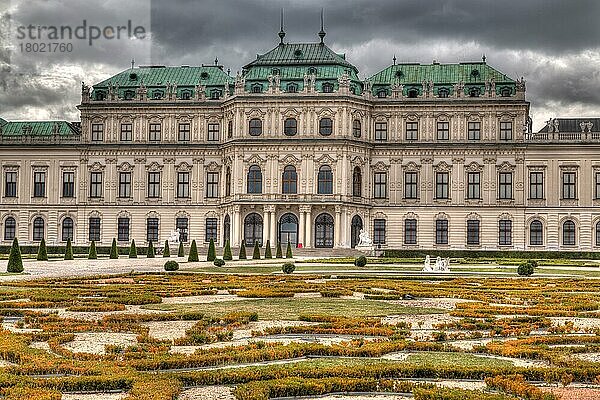 Schloss Belvedere mit Schlossgarten  Oberes Belvedere  Rückansicht  Wien  Österreich  Europa