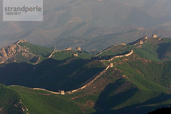 Ansicht der Mauer am frühen Morgen  Große Chinesische Mauer  Old Peak  Hebei  China  Mai  Asien