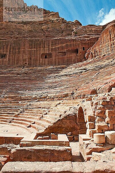 Amphitheater  Sandstein  Archäologischer Park Petra  Jordanien  Kleinasien  Asien