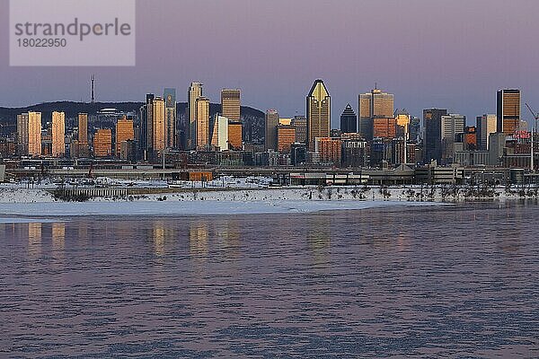 Skyline bei Sonnenaufgang  Montreal  Provinz Quebec  Kanada  Nordamerika
