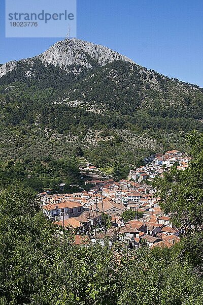 Das Lesbos-Dorf Agiasos unterhalb des Berges Olympos  Griechenland  Europa