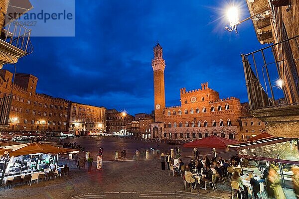 Piazza di Campo  Altstadt von Siena  Pferderennen  Palio  Arena  Platz  Siena  Toskana  Italien  Europa