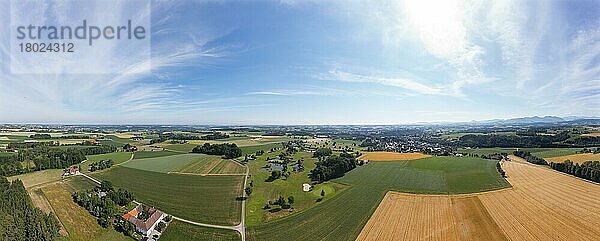 Drohnenaufnahme  Agrarlandschaft und Golfclub Herzog Tassilo bei Bad Hall  Traunviertel  Oberösterreich  Österreich  Europa