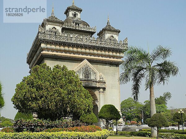 Patuxai Tor  Siegestor  Denkmal aus Beton  Lane Xang Avenue  Vientiane  Hauptstadt von Laos  Provinz Vientiane  Laos  Asien
