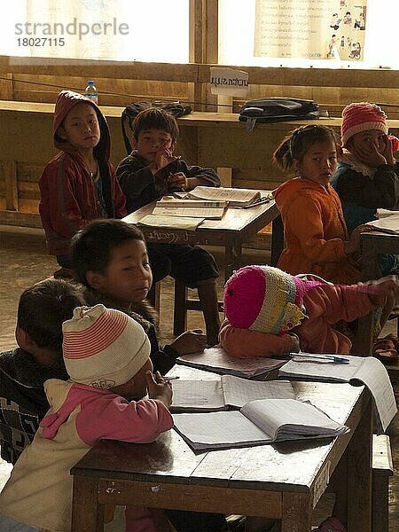 Kinder in Schule  Tai  Provinz Oudomxay  Laos  Asien