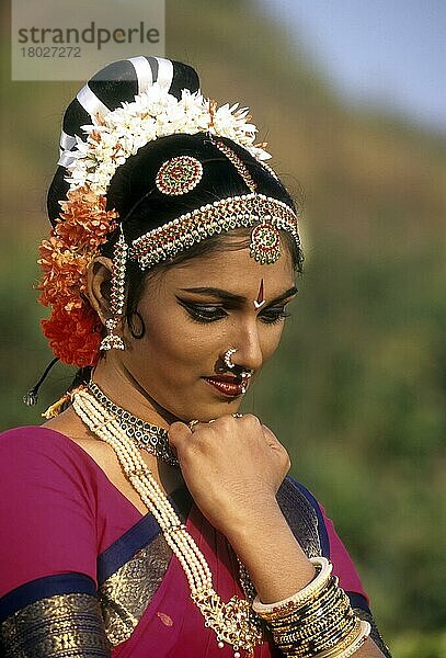 Kuchipudi  klassischer indischer Frauentanz  Indien  Asien