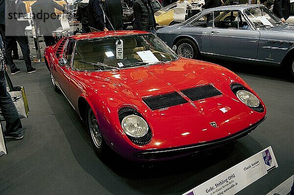 Lamborghini Miura  Baujahr 1966 bis 1973  quer eingebauter V12-Mittelmotor  12 Zylinder  Klappscheinwerfer  handgefertigt  Italienischer Sportwagen  Supersportwagen  supercar  schnellster Sportwagen seiner Zeit
