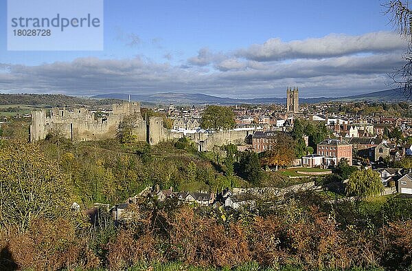 Ansicht der Stadt und der mittelalterlichen Burg  Schloss Ludlow  Ludlow  Shropshire  England  November