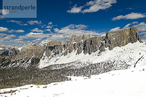 Panoramablick vom Pass Giau. Croda da Lago  Alpen  Italien  Europa Dolomiten Alpen. Italien  Europa