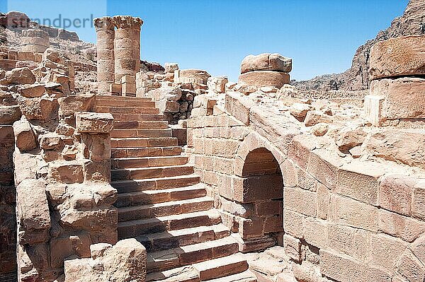 Antike Treppe  Großer Tempel  Archäologischer Park Petra  Felsenstadt Petra  Jordanien  Kleinasien  Asien